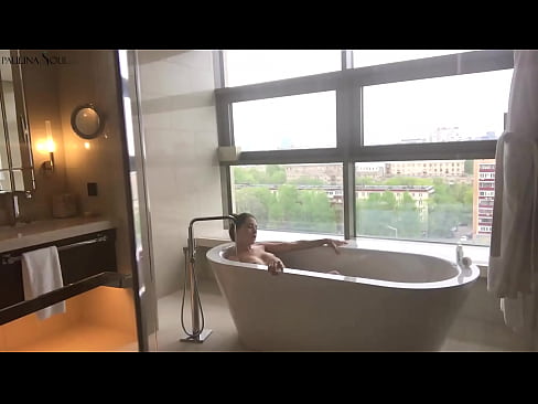 ❤️ Ogromna laska namiętnie waląca sobie cipkę w łazience Anal porn at us